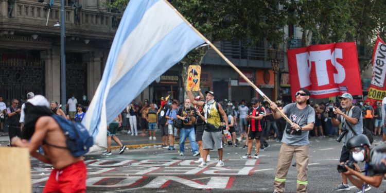 greve-contra-reforma-de-milei-pode-gerar-prejuizo-milionario-para-a-economia-argentina