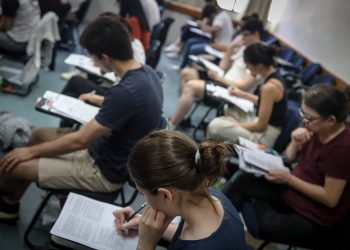 mec-divulga-calendario-de-pagamento-do-pe-de-meia-para-2026