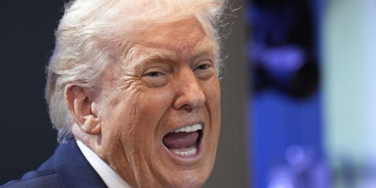 trump-desafia-suprema-corte-e-aumenta-tarifa-global-de-10%-para-15%