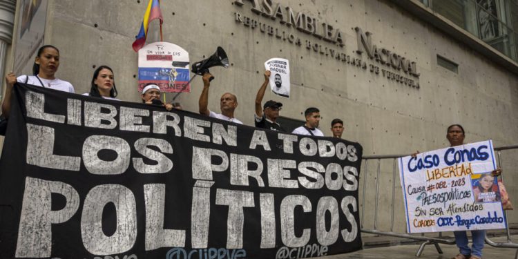 venezuela-inicia-libertacao-de-centenas-de-presos-politicos-apos-aprovar-lei-de-anistia