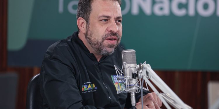 governo-quer-aprovar-fim-da-escala-6×1-ate-junho,-diz-boulos