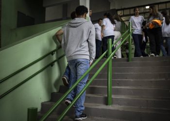 ‘descancar’-e-‘continecia’:-escola-civico-militar-de-sp-tem-erros-de-grafia-durante-atividade-em-sala