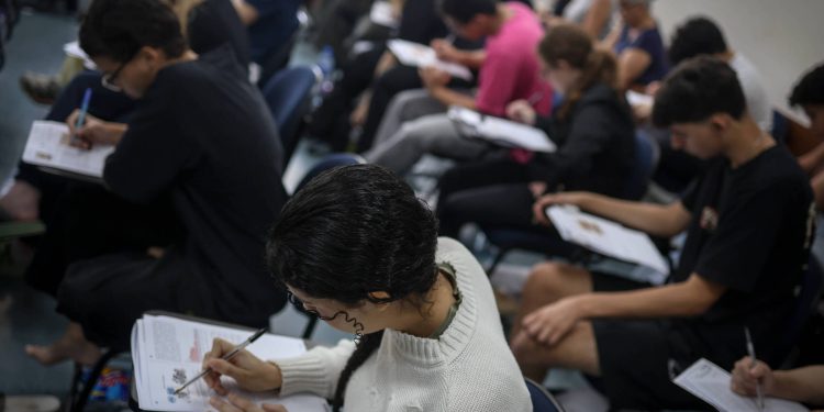 fuvest-esclarece-calculo-de-notas-da-redacao-do-vestibular