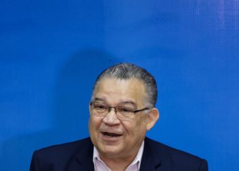 apos-prisao,-politico-opositor-de-maduro-faz-aparicao-surpresa nos-eua-a-convite-de-trump