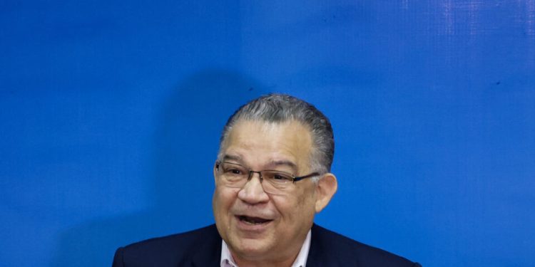apos-prisao,-politico-opositor-de-maduro-faz-aparicao-surpresa nos-eua-a-convite-de-trump