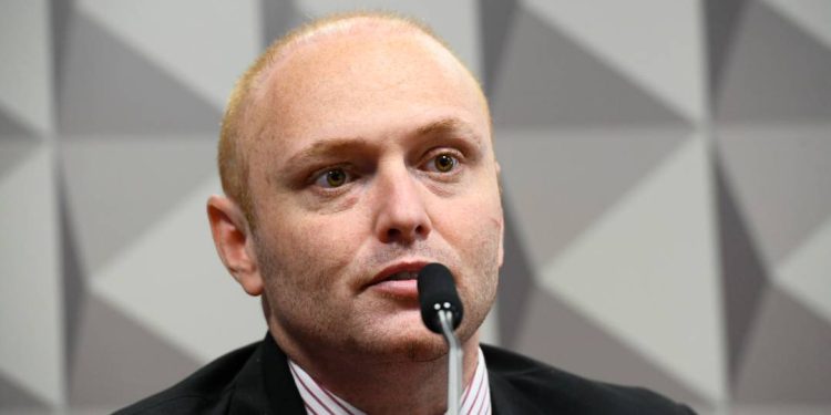 moraes-reduz-pena-de-hacker-da-‘vaza-jato’-em-100-dias-apos-aprovacao-no-enem