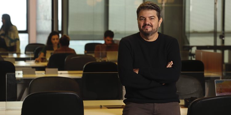 fundador-da-agencia-play9,-joao-pedro-paes-leme-expoe-os-bastidores-das-redes-em-livro
