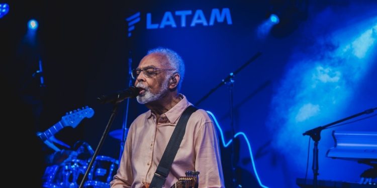 gilberto-gil-surpreende-convidados-da-assembleia-geral-anual-da-iata
