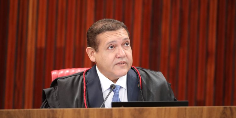 o-que-diz-a-atlasintel-apos-suspensao-de-pesquisa-que-mostra-queda-de-flavio