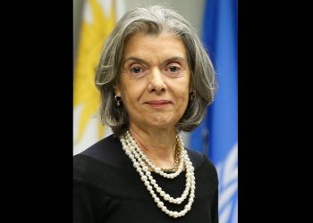 carmen-lucia:-livro-da-ministra-entre-os-mais-vendidos-da-flip-(video)