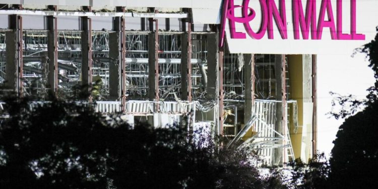 terremoto-provoca-desabamento-de-shopping-center-no-japao