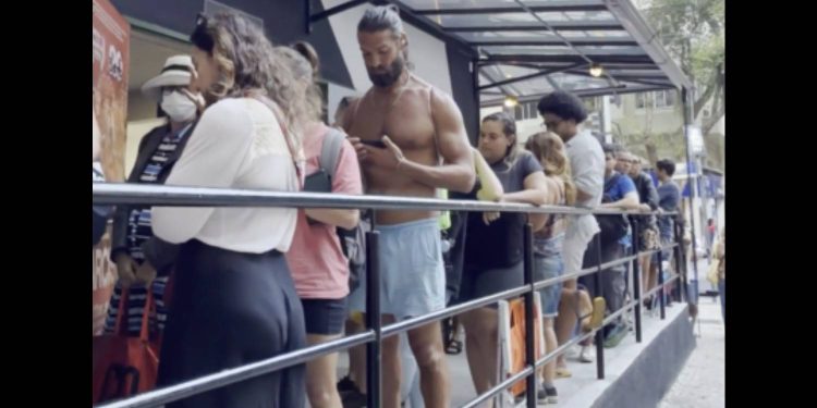 teatro-glaucio-gill:-voce-acredita-no-tamanho-dessa-fila?-(video)