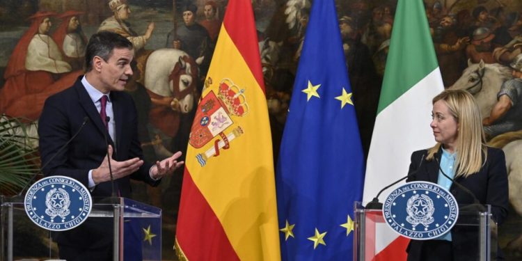 crise-em-ceuta:-italia-avalia-suspender-tratado-de-livre-circulacao-com-a-espanha