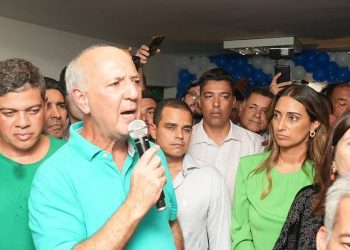 condenado-por-improbidade,-arruda-recebe-apoio-de-caiado-no-df