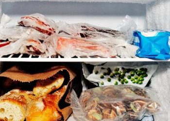 nada-de-faca-e-secador:-como-tirar-gelo-do-congelador-sem-danificar-freezer
