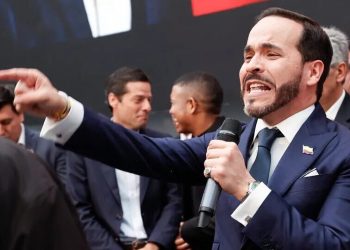 ataque-com-bomba-fere-11-pessoas-dias-antes-da-posse-de-el-espriella-na-colombia