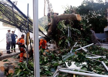 mais-de-26-mil-imoveis-seguem-sem-energia-no-estado-do-rio