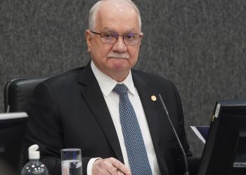 no-retorno-aos-trabalhos,-fachin-diz-que-criticas-fortalecem-o-supremo