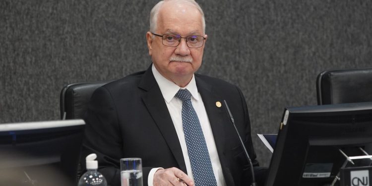 no-retorno-aos-trabalhos,-fachin-diz-que-criticas-fortalecem-o-supremo