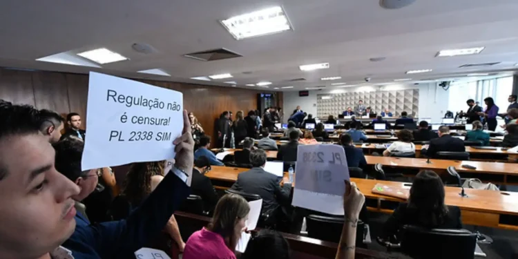 no-congresso,-especialistas-discutem-embate-entre-jornalismo-e-ia