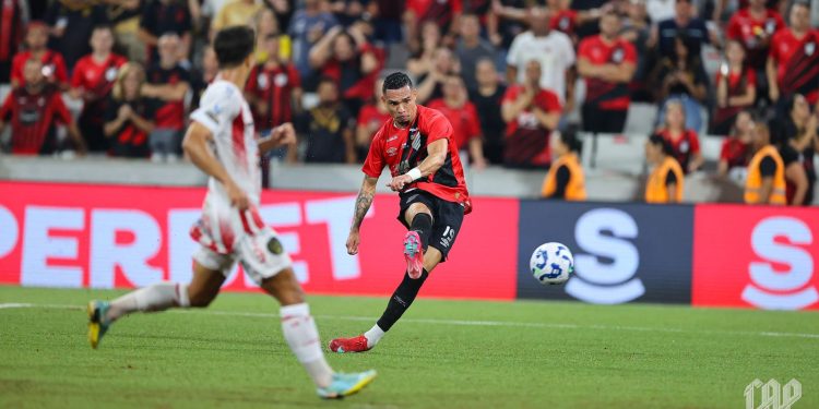 athletico-paranaense-e-vitoria-se-enfrentam-pela-copa-do-brasil