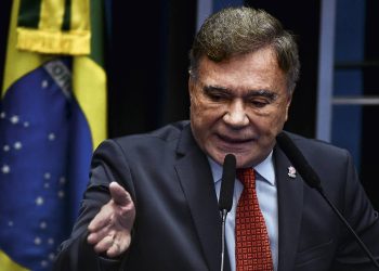 alvaro-dias-desiste-de-tentar-voltar-ao-senado-apos-mdb-apoiar-candidato-de-ratinho-jr.