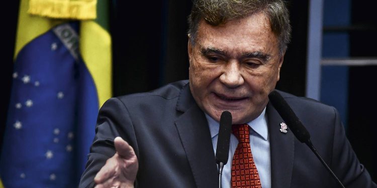 alvaro-dias-desiste-de-tentar-voltar-ao-senado-apos-mdb-apoiar-candidato-de-ratinho-jr.