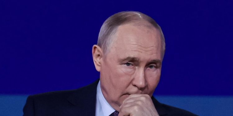 ataque-de-drones-da-ucrania-atinge-deposito-da-“amazon-russa”