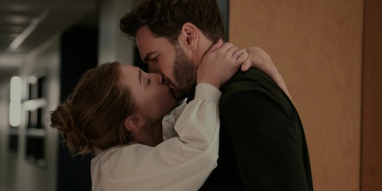 filme-de-‘a-hipotese-do-amor’-ganha-primeiro-poster-oficial