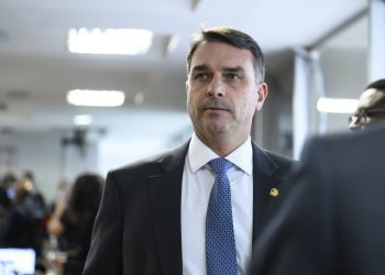 a-medida-de-flavio-bolsonaro-para-facilitar-registro-de-candidatura