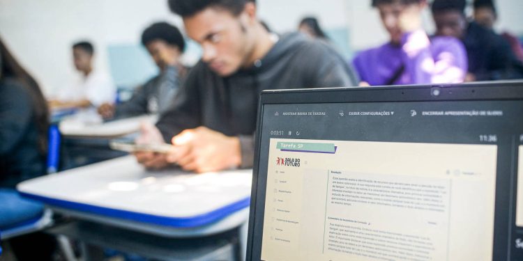 dialogo-sobre-uso-de-tecnologias-digitais-ganha-espaco-nas-escolas