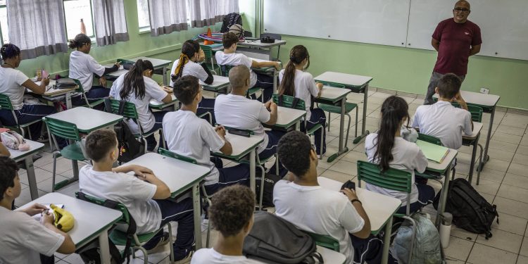 estudantes-da-rede-publica-concluem-o-ensino-medio-sem-dominar-regra-de-tres-e-grafico-de-pizza