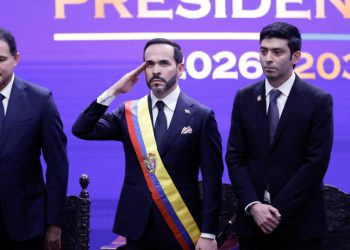 de-la-espriella-toma-posse-na-colombia-prometendo-liberdade-e-combate-ao-crime
