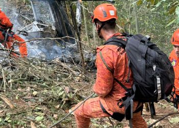 quatro-pessoas-morrem-em-queda-de-helicoptero-no-rio-de-janeiro
