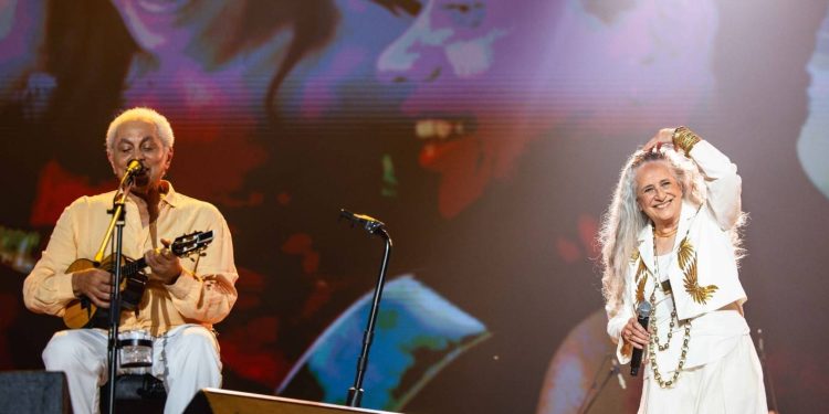 encontro-de-paulinho-da-viola-e-bethania-teve-espectadora-especial