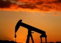 petroleo-volta-a-encostar-em-us$-90-com-dilema-sobre-reabertura-de-hormuz