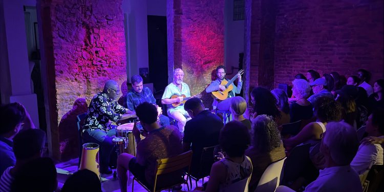 maria-duarte-promove-“na-sala-da-casa”,-encontros-musicais-intimistas
