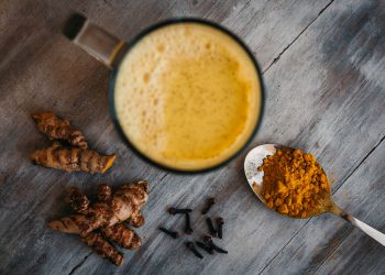 ‘cha-sarapiao’:-anvisa-proibe-bebida-a-base-de-curcuma-que-promete-desinchar-e-reduzir-cansaco