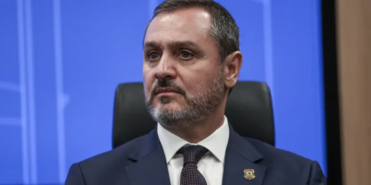 André Mendonça determina afastamento do diretor-geral da PF
