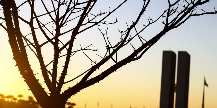 Documento orienta escolas sobre como enfrentar eventos climáticos