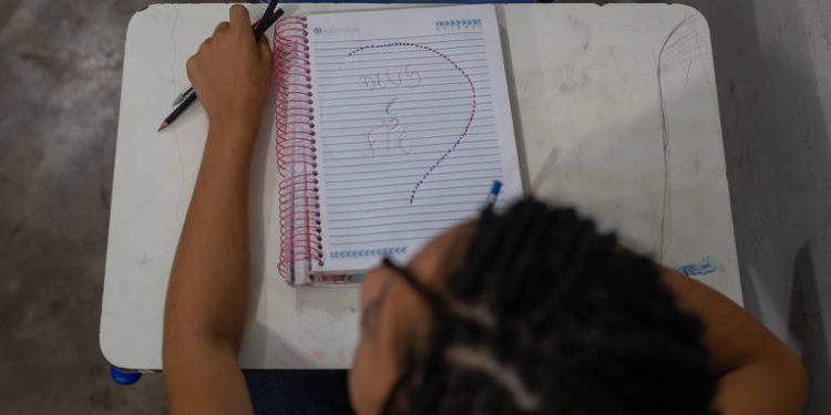Só 9% dos membros da bancada de educação no Congresso priorizam emendas para a área