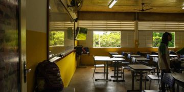 Número de professores de ensino médio com menos de 24 anos cai 30% em dez anos no país
