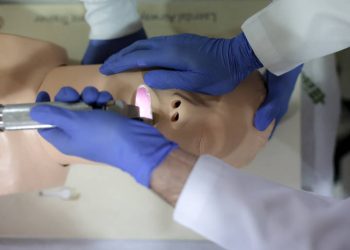 Faculdades com notas ruins no Enamed mudam avaliação de alunos e recorrem a cursinhos