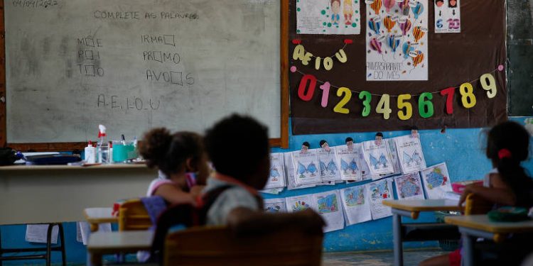 Folha inicia série de entrevistas sobre educação; Flávio e Cury não escalam porta-vozes