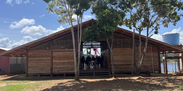 Escolas ribeirinhas de cidade do Amazonas ganham banheiros e estrutura sustentável