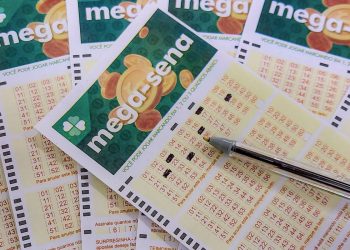 Mega-Sena acumula e pagará R$ 32 milhões na terça; confira dezenas