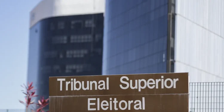 tse-decide-nao-multar-flavio-bolsonaro-por-uso-de-video-feito-com-ia