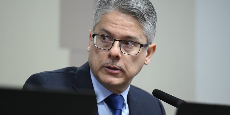 Senador vai impetrar mandado de segurança para destravar CPI que mira ministros do STF no caso Master