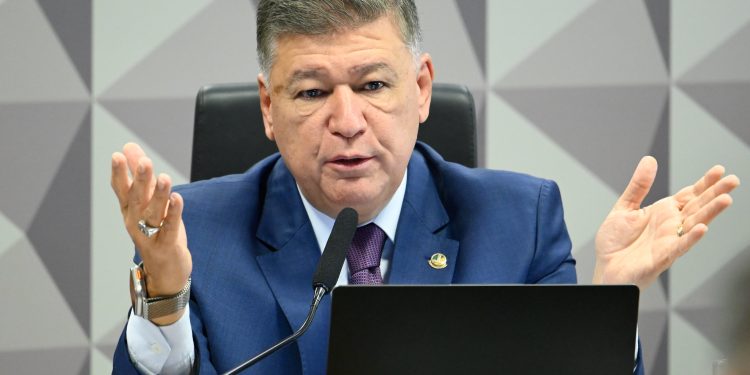 ‘O diálogo acabou no momento em que a porta foi trancada’, diz Carlos Viana sobre Alcolumbre