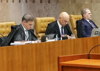 STF tem manhã de conflitos em sessão sobre relação de Moraes e Vorcaro
